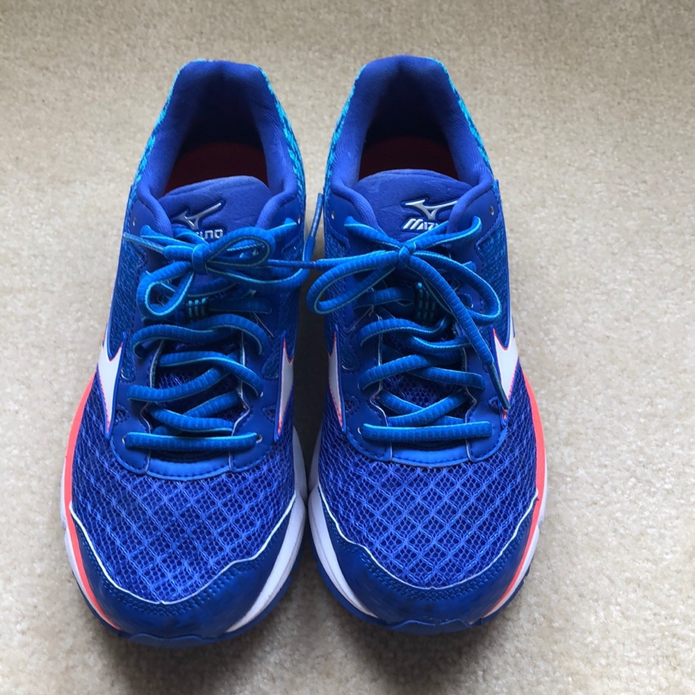 Mizuno women’s running shoes size 8